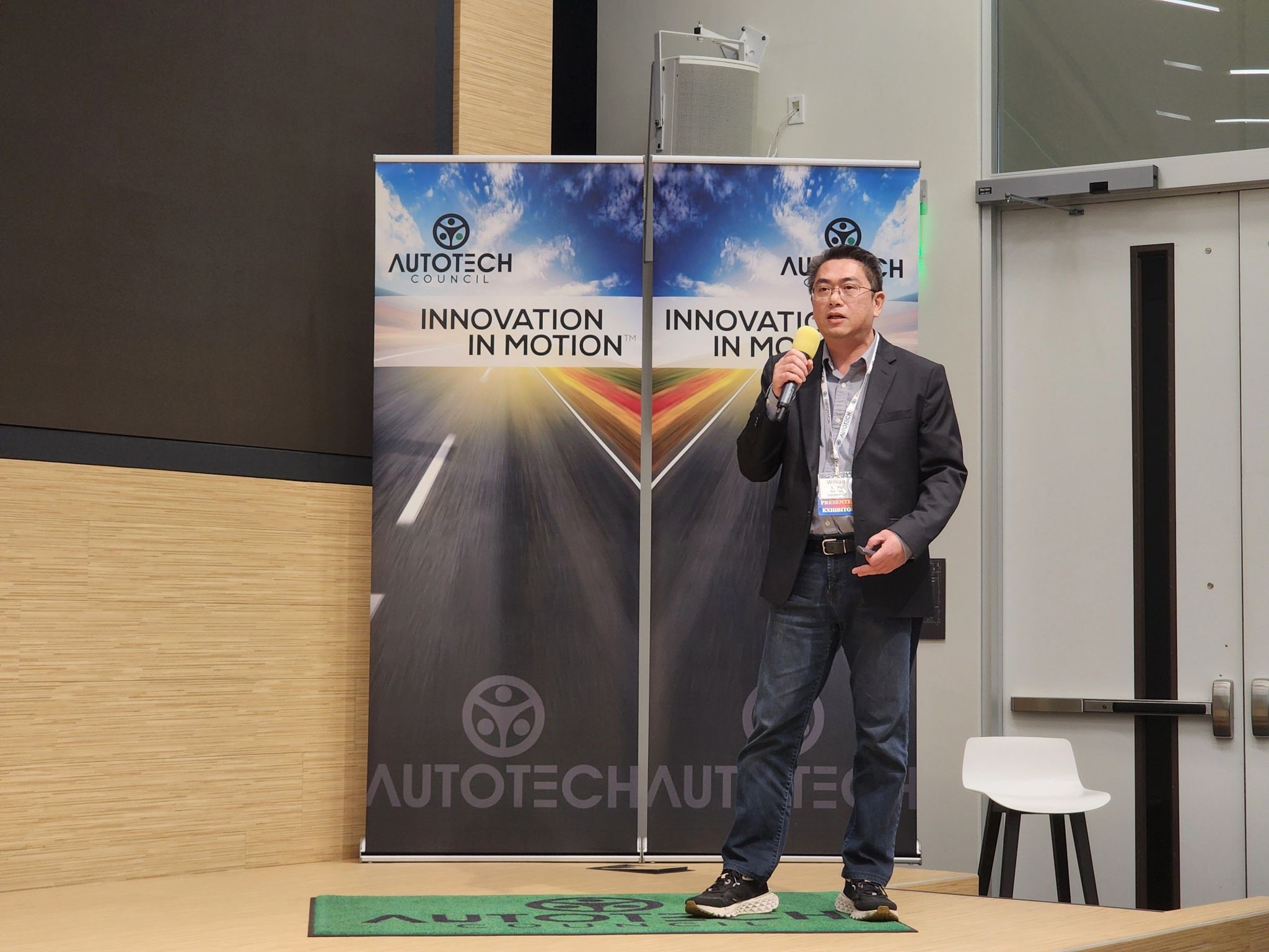 视听娱乐如何“上车”？当虹亮相硅谷汽车技术委员会论坛